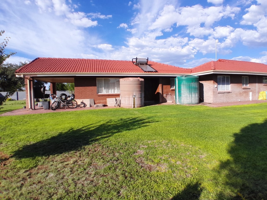 To Let 4 Bedroom Property for Rent in Kathu Northern Cape